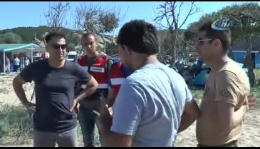 Korku dolu anlar! Deniz kenarında oynayan çocuk...