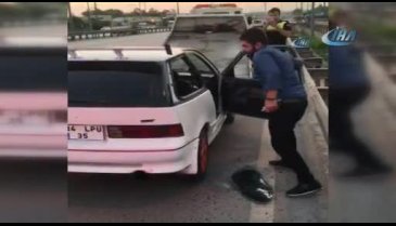 Abartı egzozlu aracı bağlanınca öyle bir şey yaptı ki!