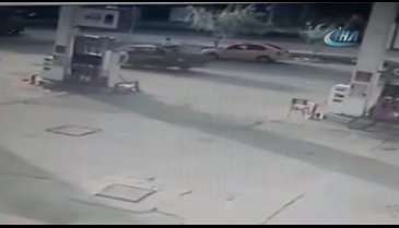 Otomobil benzinliğe daldı, facia son anda önlendi!