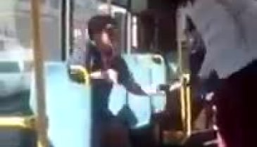 Küçük çocuk halk otobüsünde kemerle dövüldü