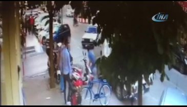 Bursa İnegöl'de otomobil ile elektrikli motosiklet çarpıştı