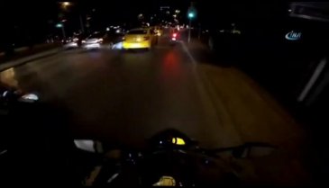 Taksi motosiklete böyle çarptı