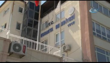 Bursa'da davayı kazanan esnaflardan belediyeye siyah çelenk