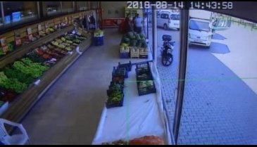 Kamyonla yarışmanın bedelini canı ile ödedi