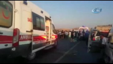 Yolcu minibüsü otomobil ile çarpıştı: 10 yaralı