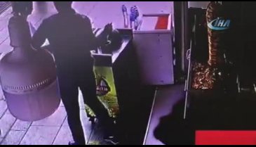 Tartıştığı şahsın kolunu döner bıçağıyla kesti