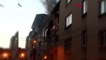 Yangında mahsur kalan iki kadın böyle atladı