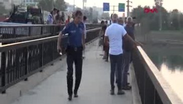 Nehire düşen kadın böyle kurtarıldı... Polisin elini bırakmadı