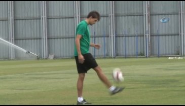 Bursaspor'un yeni transferleri ilk idmanlarında!