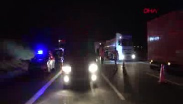 Arıza yapan Bursa plakalı otobüse kamyon çarptı: 1 ölü 4 yaralı