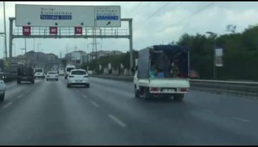 Kamyonet kasasında ölümüne yolculuk!
