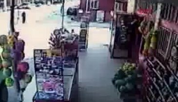 Bursa'da kadın hırsızın içecekleri çalma anı kamerada