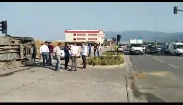 Bursa'da yan atan araçtan burnu kanamadan kurtuldu!