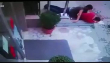 Astsubay ile polisin silahlı kavgası güvenlik kamerasına yansıdı