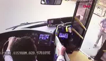 Otobüste korkunç anlar! Şoförü böyle bıçakladı