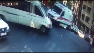 Sağlık görevlilerini darp ettiler