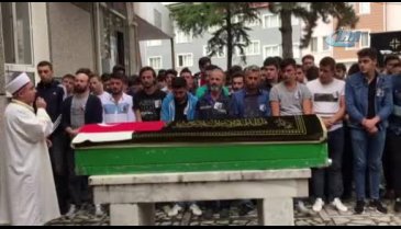 Bursa'da denize atlayıp, boynu kırılarak ölen genç toprağa verildi
