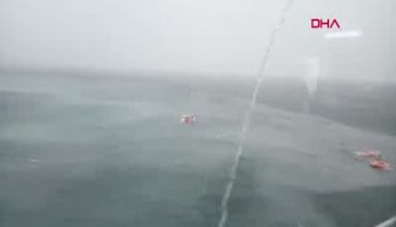 İstanbul'da denize helikopter düştü