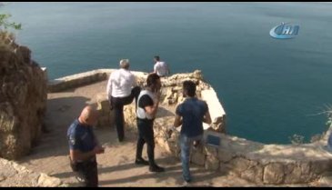 Falezlerde silahlı intihar girişimini tanıdık polis önledi