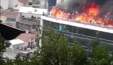 Plazada büyük yangın