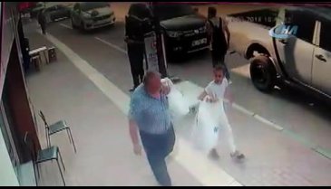 Bursa'da gelin arabalı, kalaşnikoflu kuyumcu soygun girişimi kamerada
