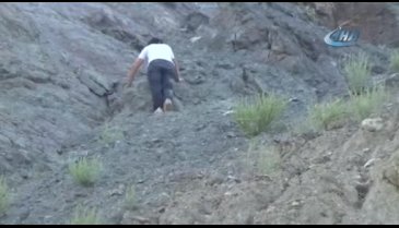 Bursa'da yamaçta mahsur kalan genci kurtarma operayonu