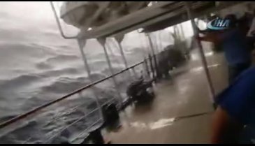 Yolcular dehşeti yaşadı! Gemi kaptanı kahkahalara boğuldu