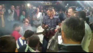 Bursa'da motorlu testereyle onlarca kişiyi tıraş etti