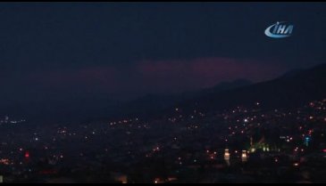 Bursa'da şimşekler gökyüzünü aydınlattı