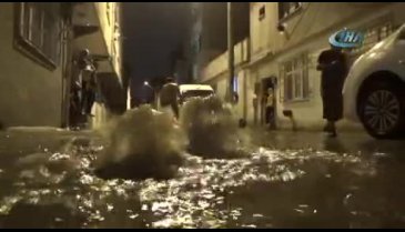 Bursa'da evleri su bastı