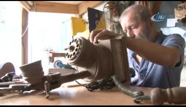 Bursalı ustanın ahşap telefonları görenleri hayran bırakıyor