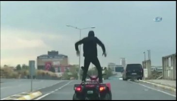ATV üzerinde tehlikeli şov!