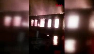 Tarihi konak alev alev yandı