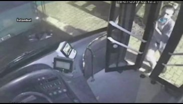 Otobüsten hırsızlık kamerada