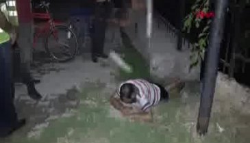 Yüzme bilmeyen işçi, nehre düşen adamı böyle kurtardı