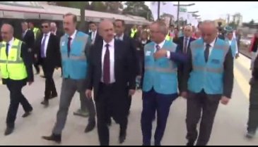 Bakan Turhan makinist koltuğuna geçti