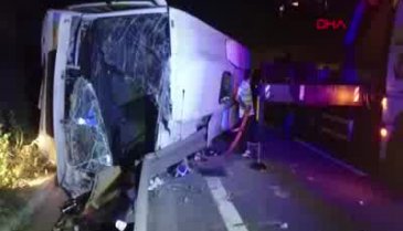 Kocaeli'de midibüs devrildi: 2 ölü, 16 yaralı