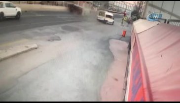 Bursa'da kırmızı ışıkta 2 aracı biçti: 7 yaralı