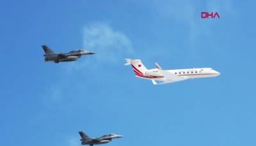 Cumhurbaşkanı Erdoğan pilot kıyafetiyle geldi