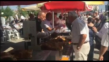 Bursa'da Balkan Panayırında kuzu çevirmeye yoğun ilgi