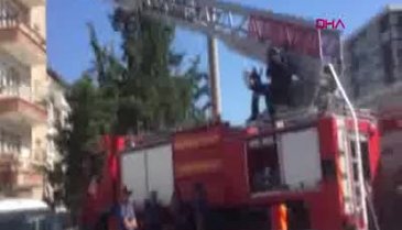 Hırsızlık için girdiği evdeki kadını rehin aldı!