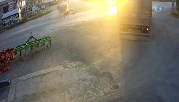 Ölümlü kaza kameraya yansıdı