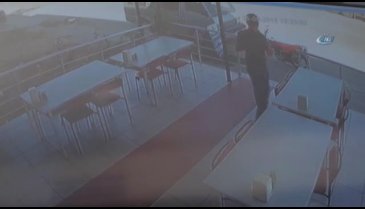 Motosikletine binmek isterken arabanın altında kaldı