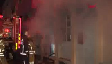 İtfaiye eri Türk Bayrağını cebine koydu