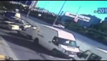 Araçlar metrelerce sürüklendi