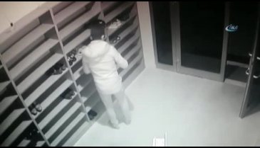 Önce inceledi sonra çaldı