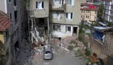 Bursa'da doğalgaz patlaması meydana gelen binanın yıkımına başlandı