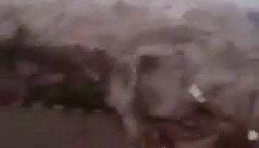 Endonezya'da şiddetli iki deprem sonrası tsunami