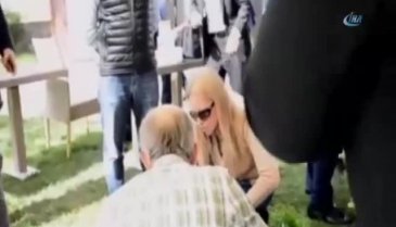 Bakan Pakdemirli'nin eşinden fenalaşan vatandaşa ilk yardım
