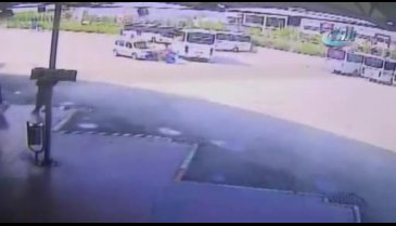 Bursa'da ticari taksi ile motosiklet çarpıştı!